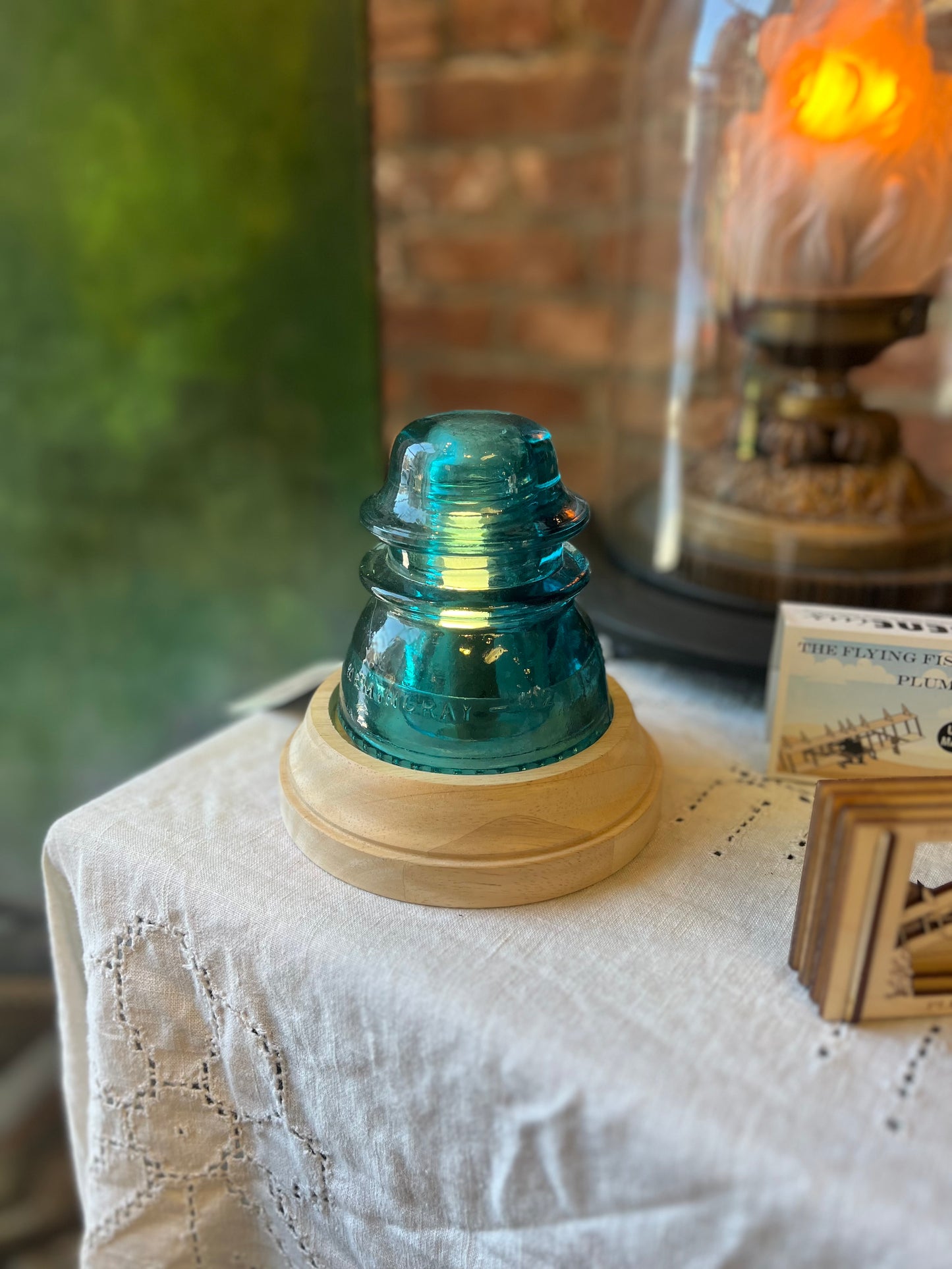 Insulator Light with Base