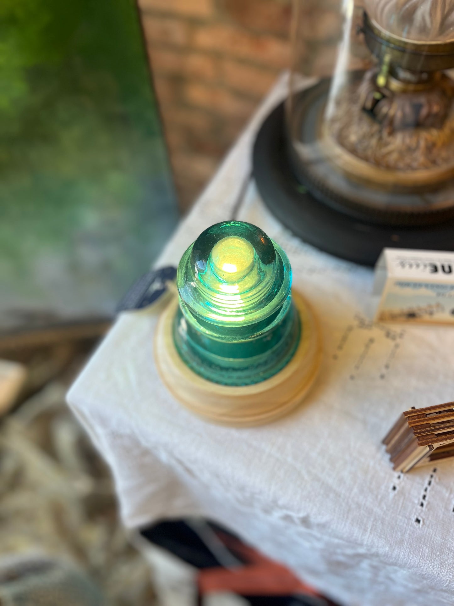 Insulator Light with Base