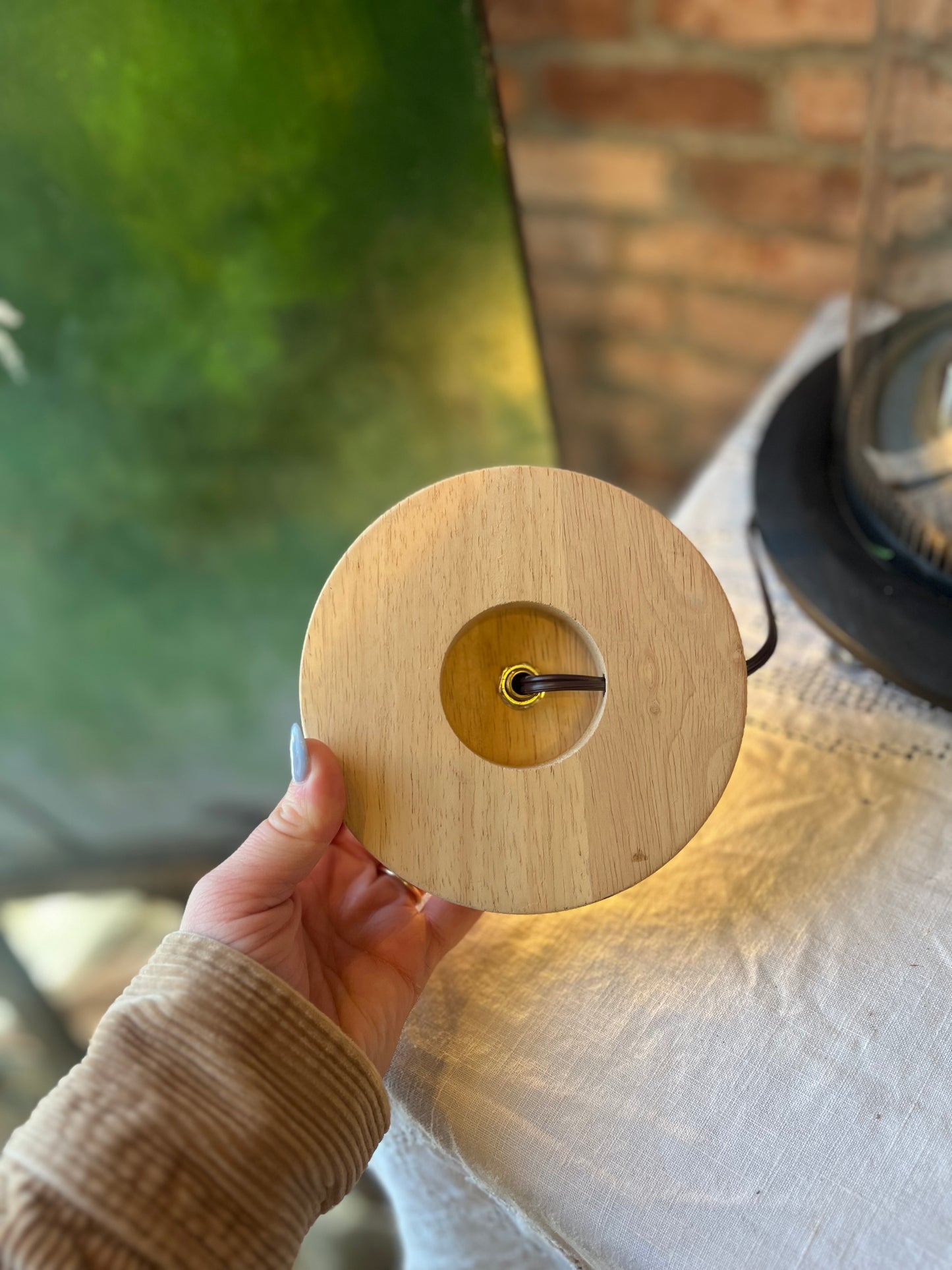 Insulator Light with Base