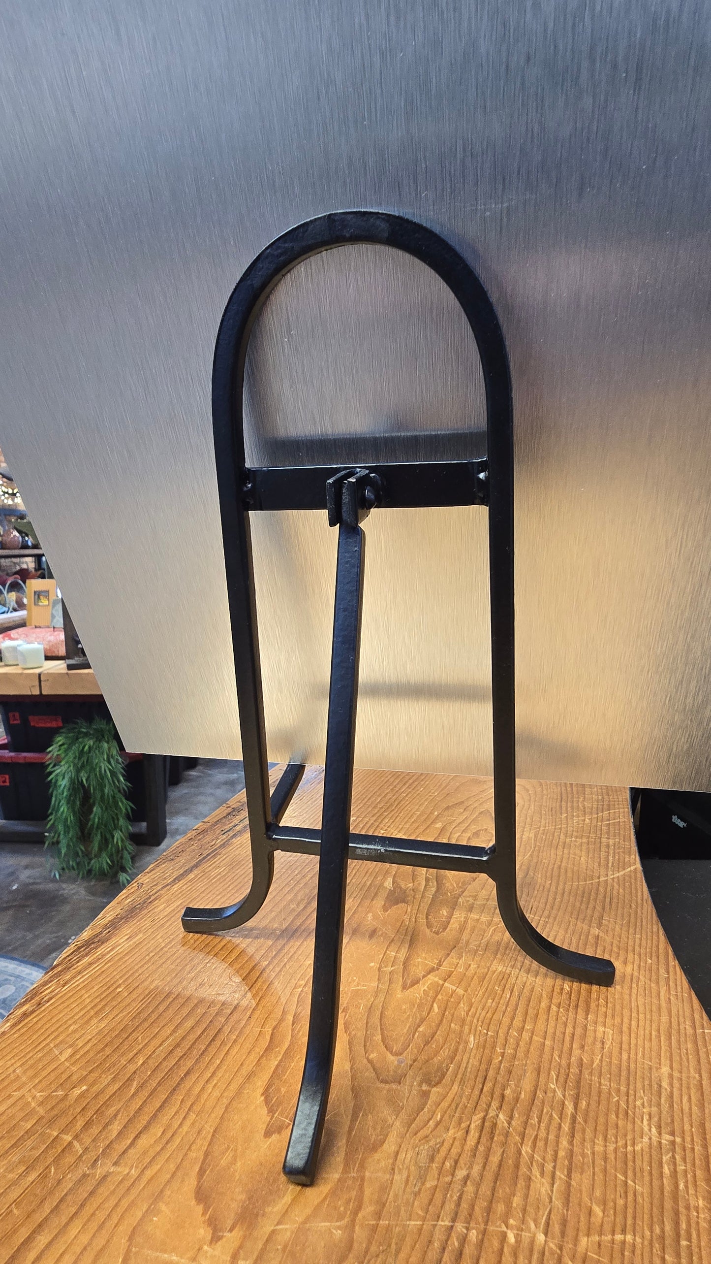 Iron Stand | Medium