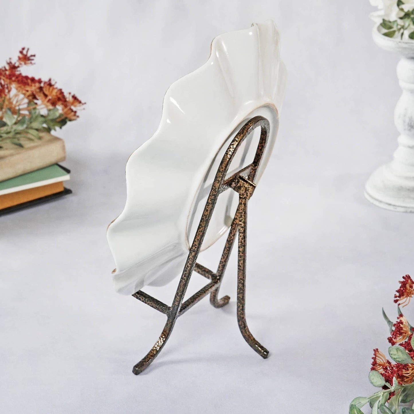 Bard's Wrought Iron Easel, 8.75" H x 7" W x 4" D